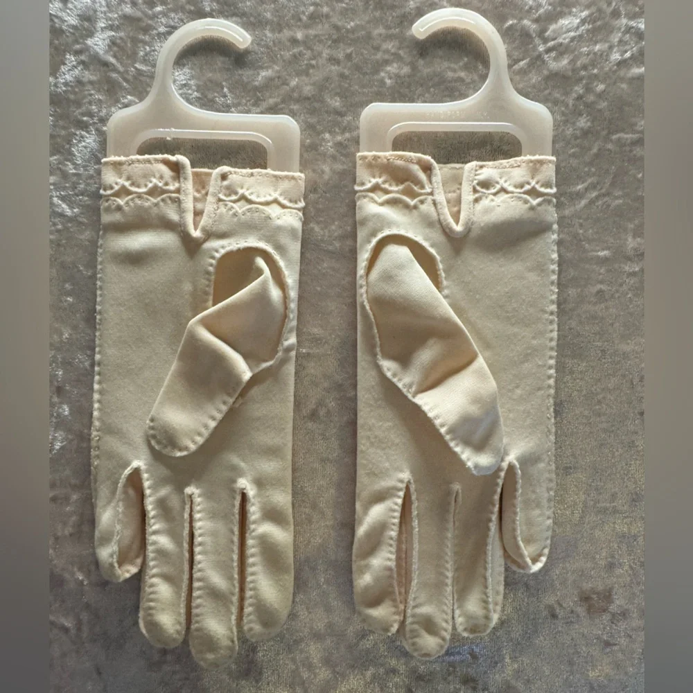 Vintage women’s gloves. #2